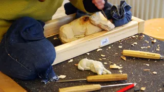 Die kleine Figur (aus Holz) – Werkschule - Werkstatt für Kunst und Kulturarbeit e.V