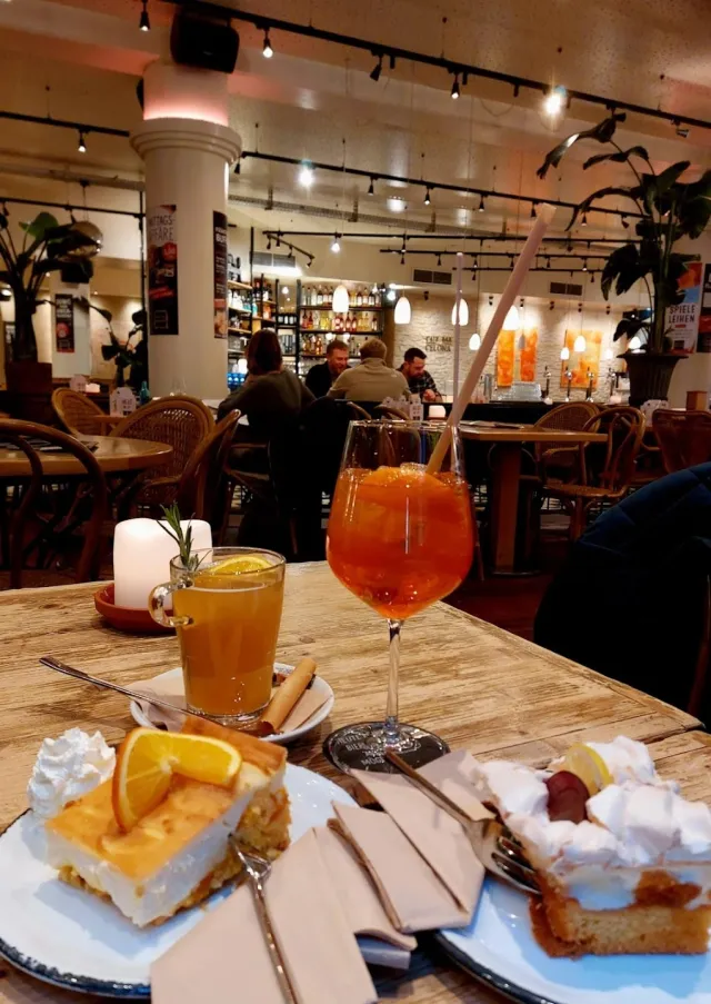 Cafe & Bar Celona – Foto 3