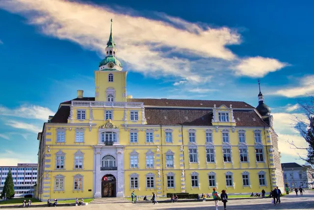 Schlossplatz – Foto 1