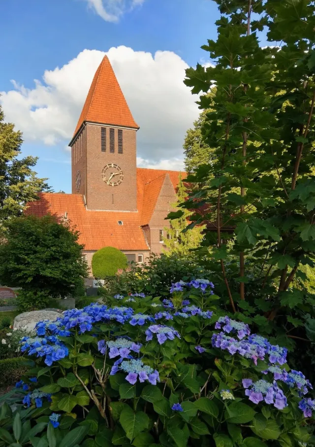 Auferstehungskirche - Evangelisch-lutherische Kirchengemeinde – Foto 2