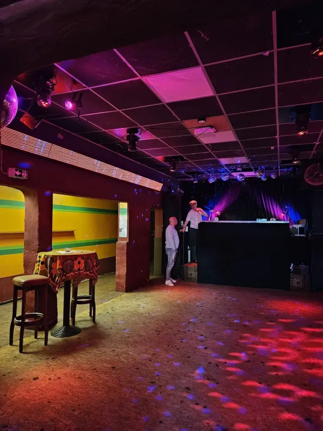 Polyester Klub – Foto 1